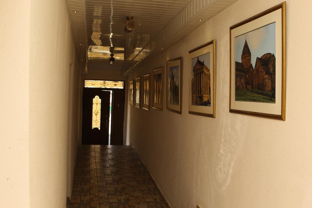 יירבאן Inter Boutique Hotel מראה חיצוני תמונה